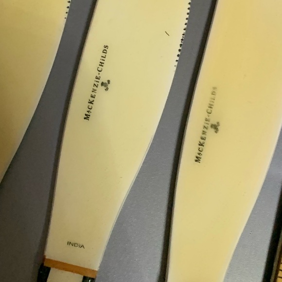 Authentic Mackenzie Childs 4 Dinner Knives - Picture 4 of 8